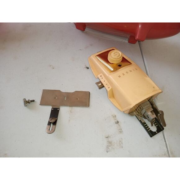 Vintage 1960's Singer Buttonholer with Booklet and Pink Case - Picture 4 of 7